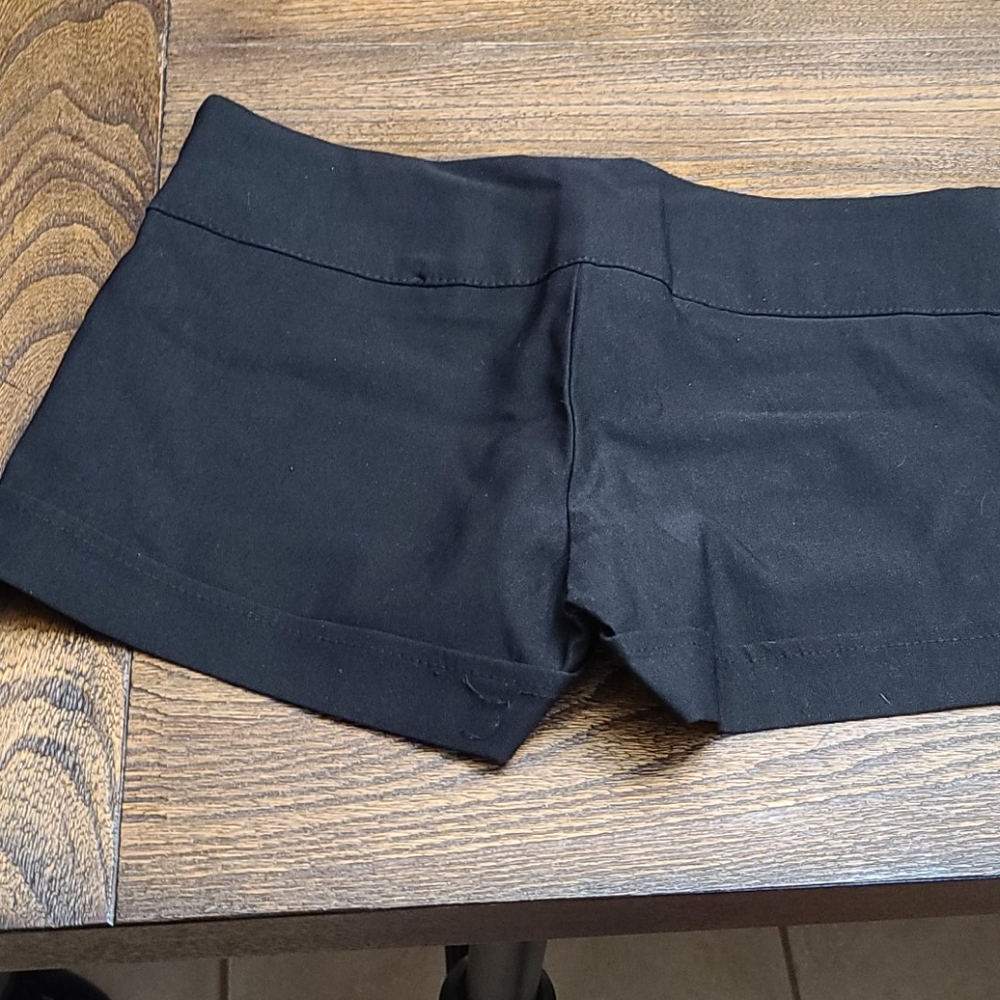 Shorts - Picture 2 of 4